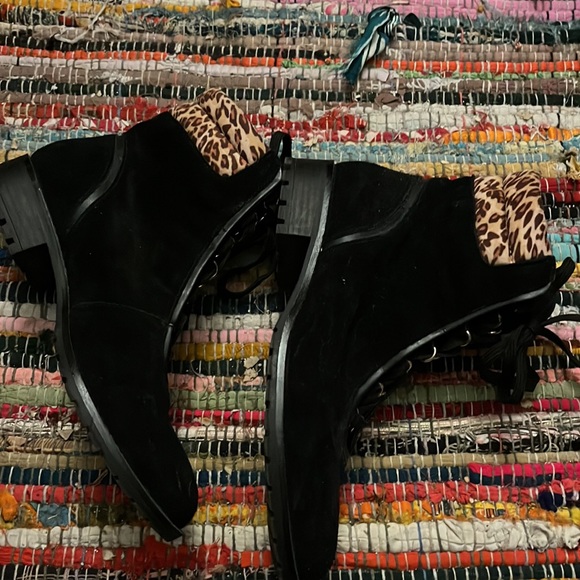 Crown and Ivy June leather leopard boots size 8 - Picture 4 of 7